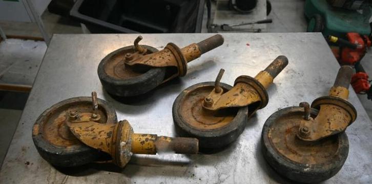 4 zware zwenkwielen, diameter 20 cm, Doe-het-zelf en Verbouw, Zwenkwielen, Gebruikt, Ophalen