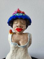 DAME MET BLOEMEN-HOED, beeld, keramiek, Verzamelen, Beelden en Beeldjes, Ophalen, Nieuw, Fantasy