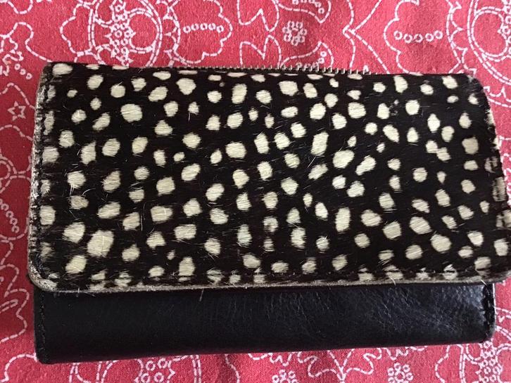 Portemonee “Cowboysbag” zwart wit huid gestippeld klep,nieuw, Sieraden, Tassen en Uiterlijk, Portemonnees, Nieuw, Overige merken