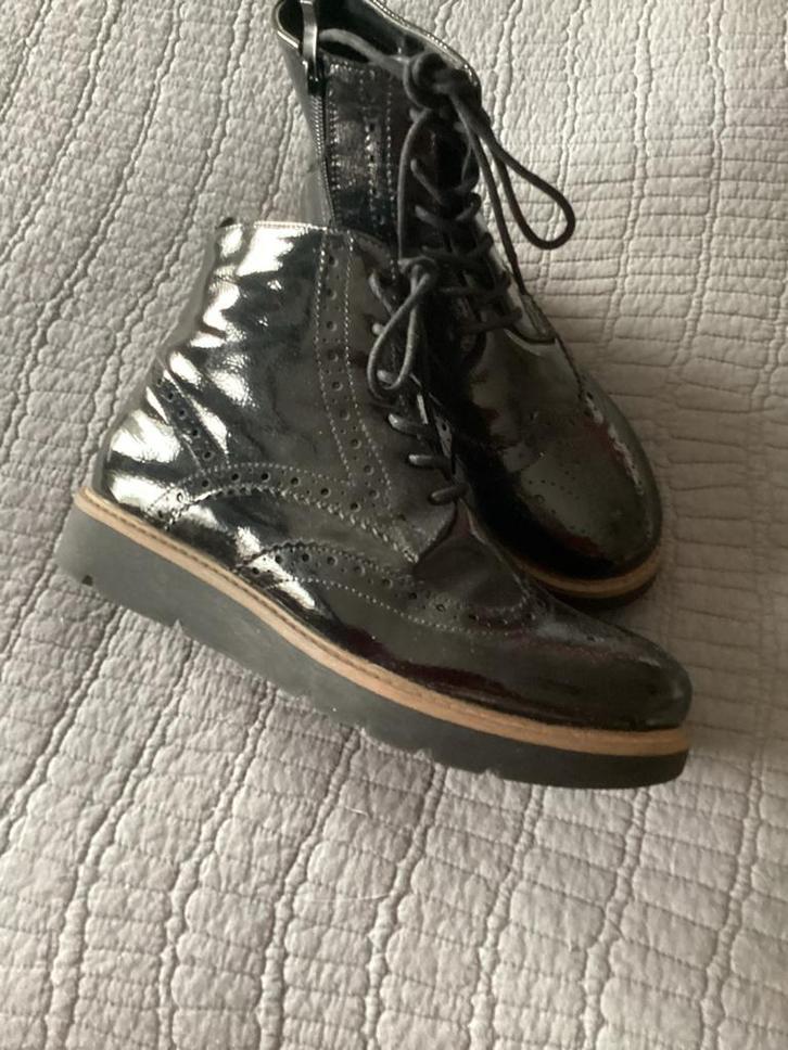 Mooie lak laarsjes met veters en rits, Kleding | Dames, Schoenen, Zo goed als nieuw, Lage of Enkellaarzen, Zwart, Ophalen of Verzenden