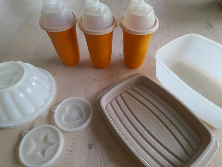 Tupperware puddingvorm, kaasdoos en 3x shaker, Huis en Inrichting, Keuken | Tupperware, Zo goed als nieuw, Bak of Kom, Ophalen of Verzenden