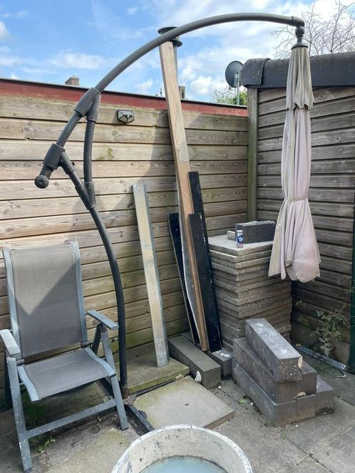 Gratis Madison zweefparasol – ca. 2,5m hoog / 2m breed, Tuin en Terras, Parasols, Gebruikt, Zweefparasol, 2 tot 3 meter, Ophalen