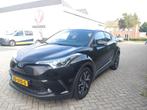 Toyota C-HR 1.8 Hybrid Dynamic TEAM D | Navigatie | LM-velge, Auto's, Toyota, 12 maanden, Stof, 4 cilinders, Zwart