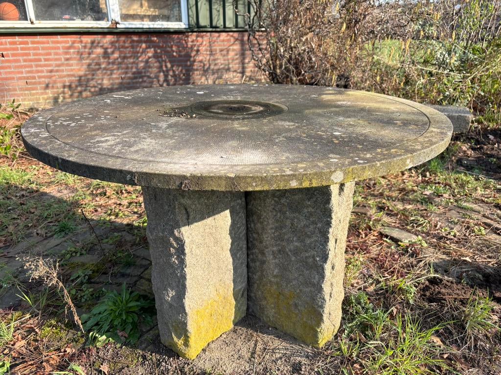 Massief natuursteen tuintafel GRATIS, Tuin en Terras, Tuintafels, Gebruikt, Rond, Overige materialen, Ophalen