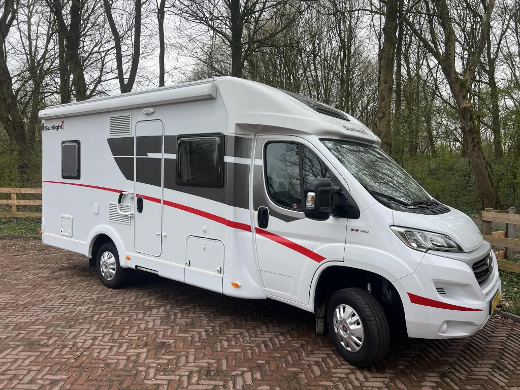 Sunlight T 64 | 2019 | NL Camper | 2e Eigenaar | 2x Airco, Caravans en Kamperen, Luifel, Sunlight, Ringverwarming, Fiat