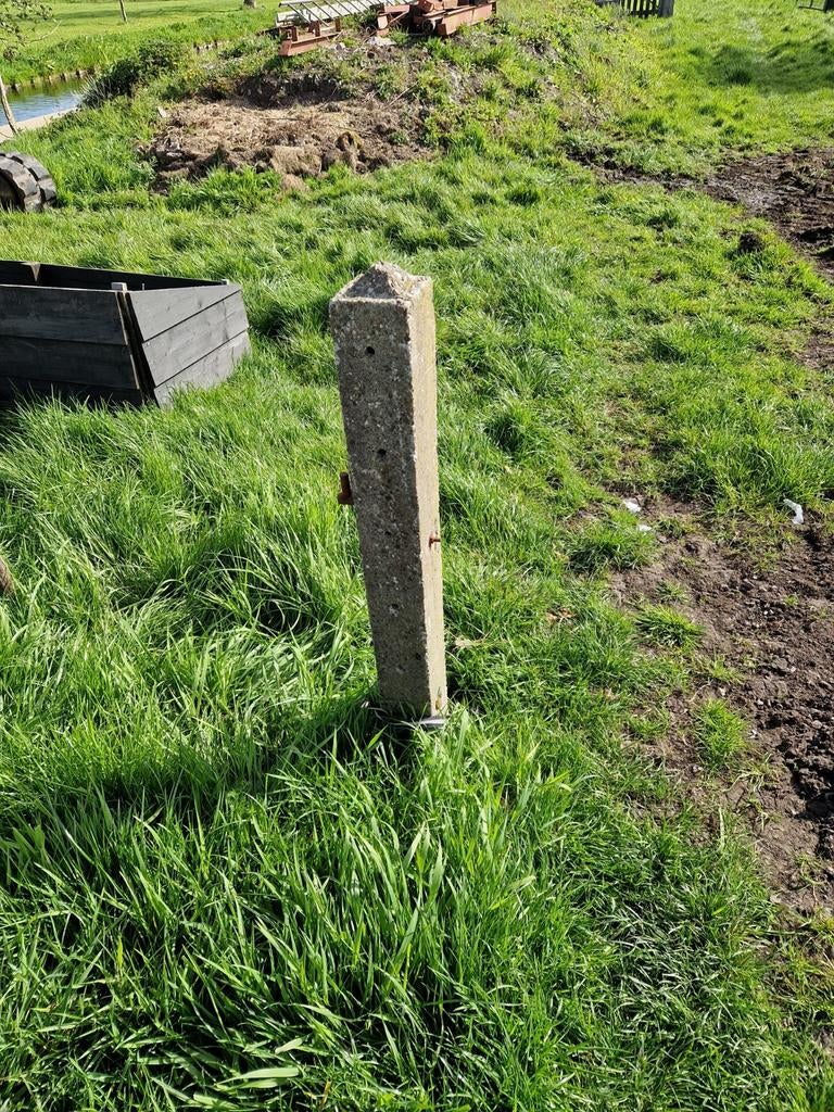 6 betonnen hekpalen met diamantkop - gratis afhalen, Tuin en Terras, Tuinhekken en Hekwerk, Ophalen, Gebruikt, Overige materialen