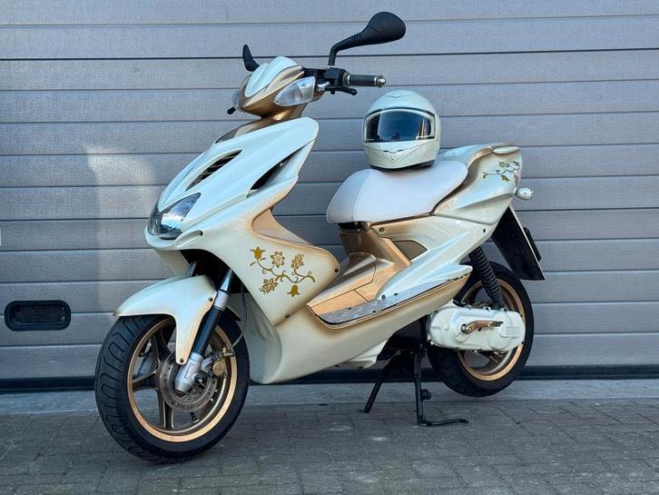 Yamaha aerox 1e eig (Nieuwstaat), Fietsen en Brommers, Scooters | Yamaha, Zo goed als nieuw, Aerox, Maximaal 45 km/u, Ophalen of Verzenden