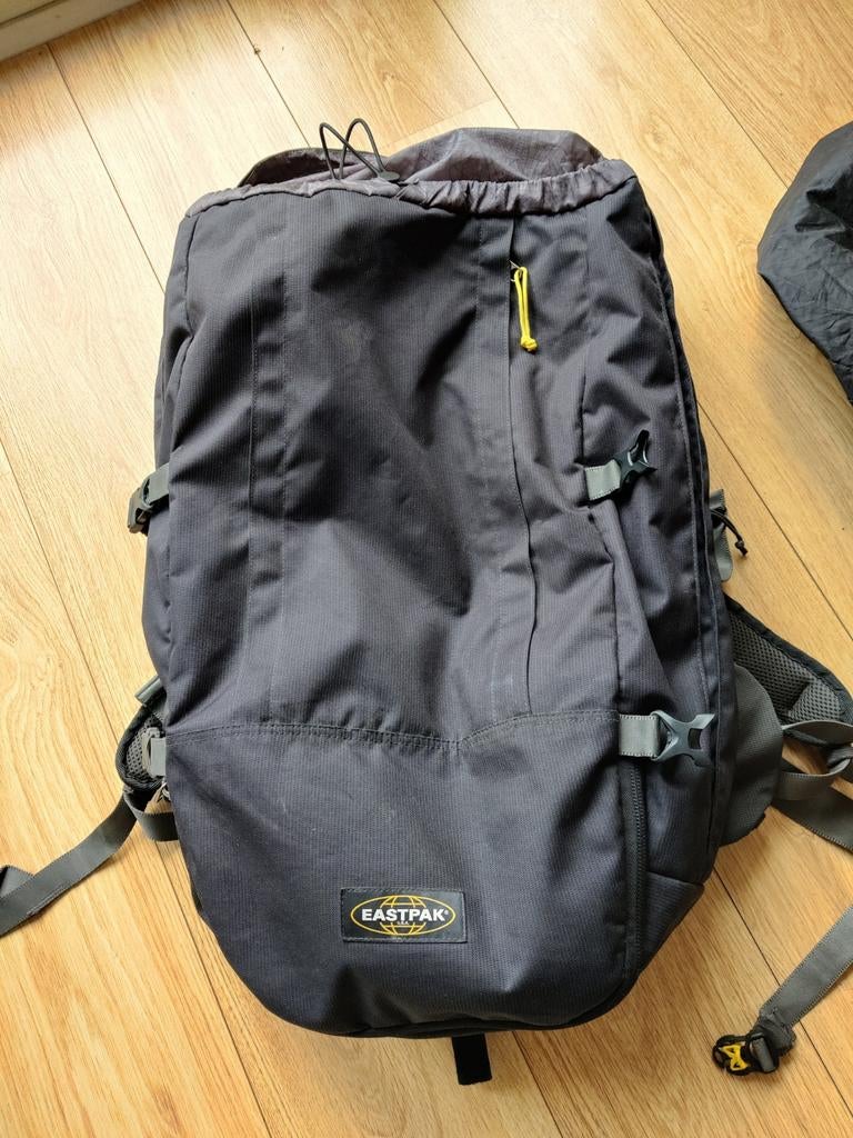Eastpak backpack rugzak met regenhoes en transportzak, Sieraden, Tassen en Uiterlijk, Tassen | Rugtassen, Ophalen, 40 cm of meer