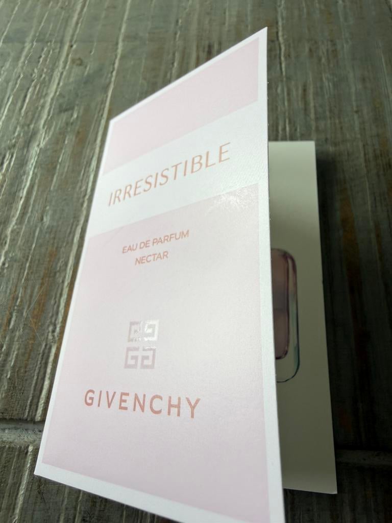 Givenchy Irresistible Eau de Parfum, Sieraden, Tassen en Uiterlijk, Uiterlijk | Parfum, Ophalen of Verzenden, Zo goed als nieuw