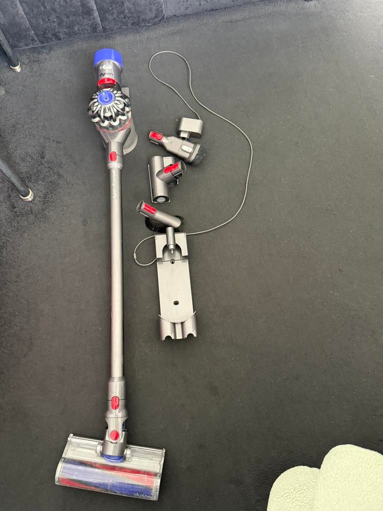 Dyson v8, Witgoed en Apparatuur, Stofzuigers, Gebruikt, Stofzuiger, Ophalen of Verzenden, Minder dan 1200 watt