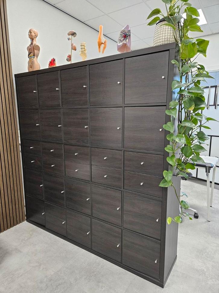 Kallax kast zwartbruin 182x182 cm met inzetten, Huis en Inrichting, Kasten | Overige, Gebruikt, Ophalen