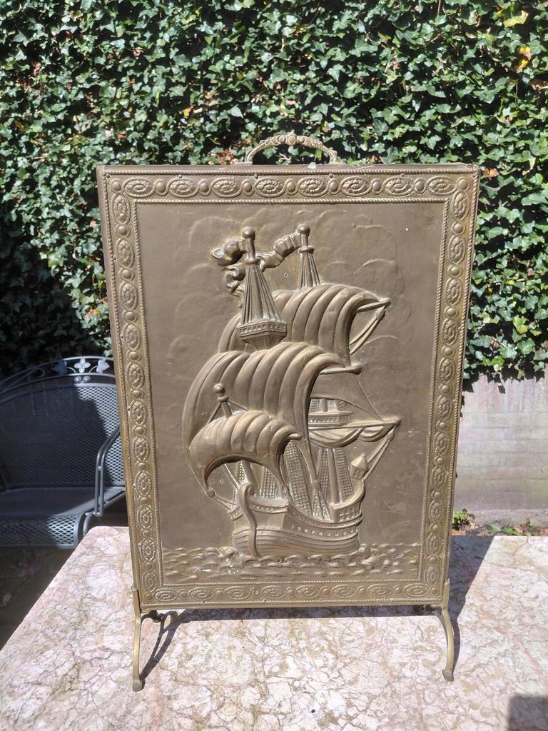 Antiek Messing Haardscherm met Scheepsreliëf, Antiek en Kunst, Antiek | Woonaccessoires, Ophalen of Verzenden