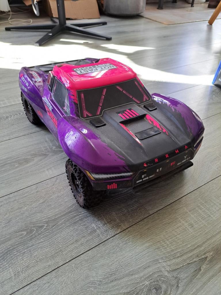 Arrma Fury 223s blx Brushless RC auto incl. 3 accu's, Elektro, Gebruikt, Auto offroad, Ophalen of Verzenden