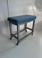 Vintage robuuste metalen kruk op wielen, 65x55x33cm, Ophalen, Gebruikt, Staal