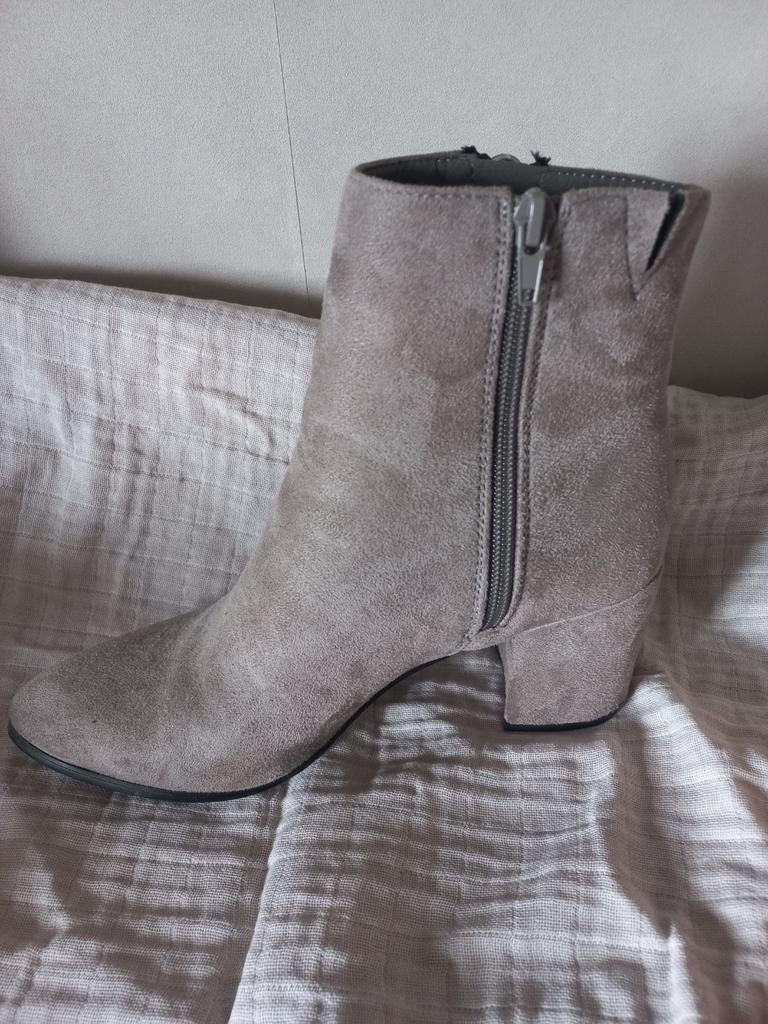 Even&Odd suède enkellaarsjes, Zwart, Lage of Enkellaarzen, Ophalen of Verzenden, Zo goed als nieuw