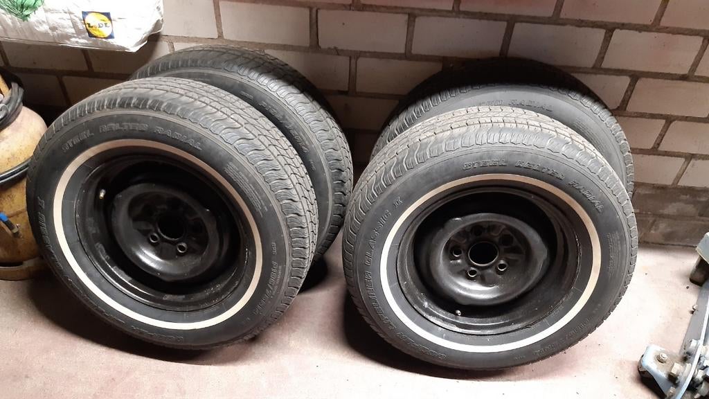 Mustang 1966 wielen met banden 6mm profiel klassieke witrand, Ophalen of Verzenden, Gebruikt, Amerikaanse onderdelen