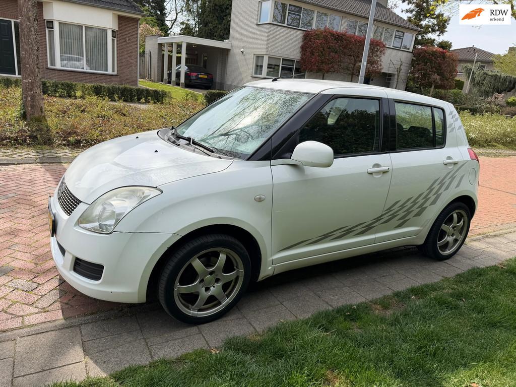 Suzuki Swift 1.3 Limited, Airco, APK 25-01-2027., Auto's, Voorwielaandrijving, 400 kg, Alcantara, Bedrijf