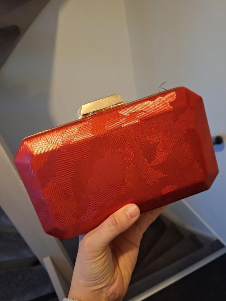 Rood Avondtasje met Gouden Sluiting, Sieraden, Tassen en Uiterlijk, Tassen | Damestassen, Ophalen of Verzenden, Zo goed als nieuw