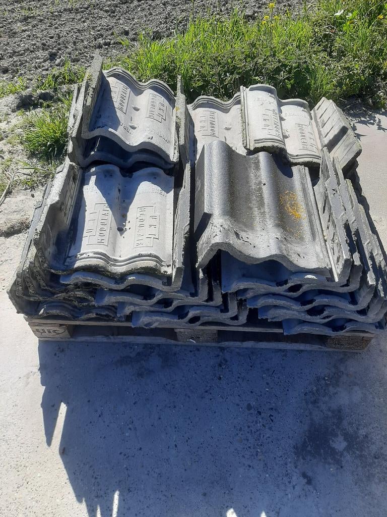 Gebruikte gevelpannen en vorsten grijs, zwart sneldek, Doe-het-zelf en Verbouw, Dakpannen en Dakbedekking, Gebruikt, Steen of Klei