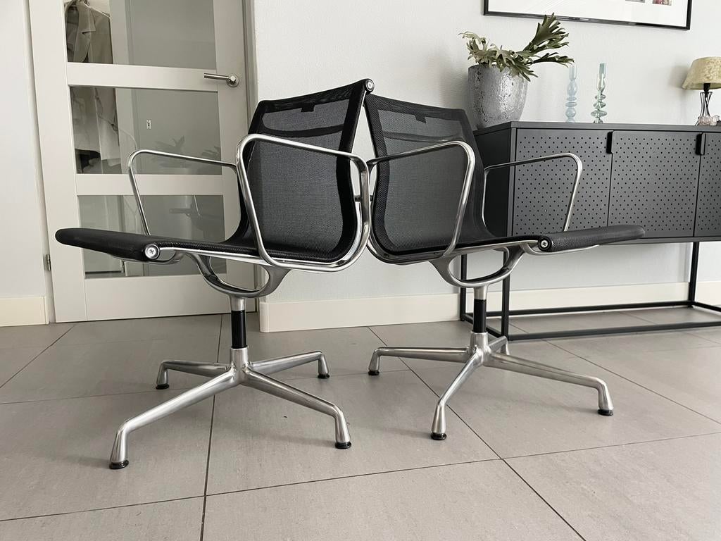 3x Vitra Eames ea107 stoelen zwart netweave, Ophalen of Verzenden, Vitra, Nvt, Nvt