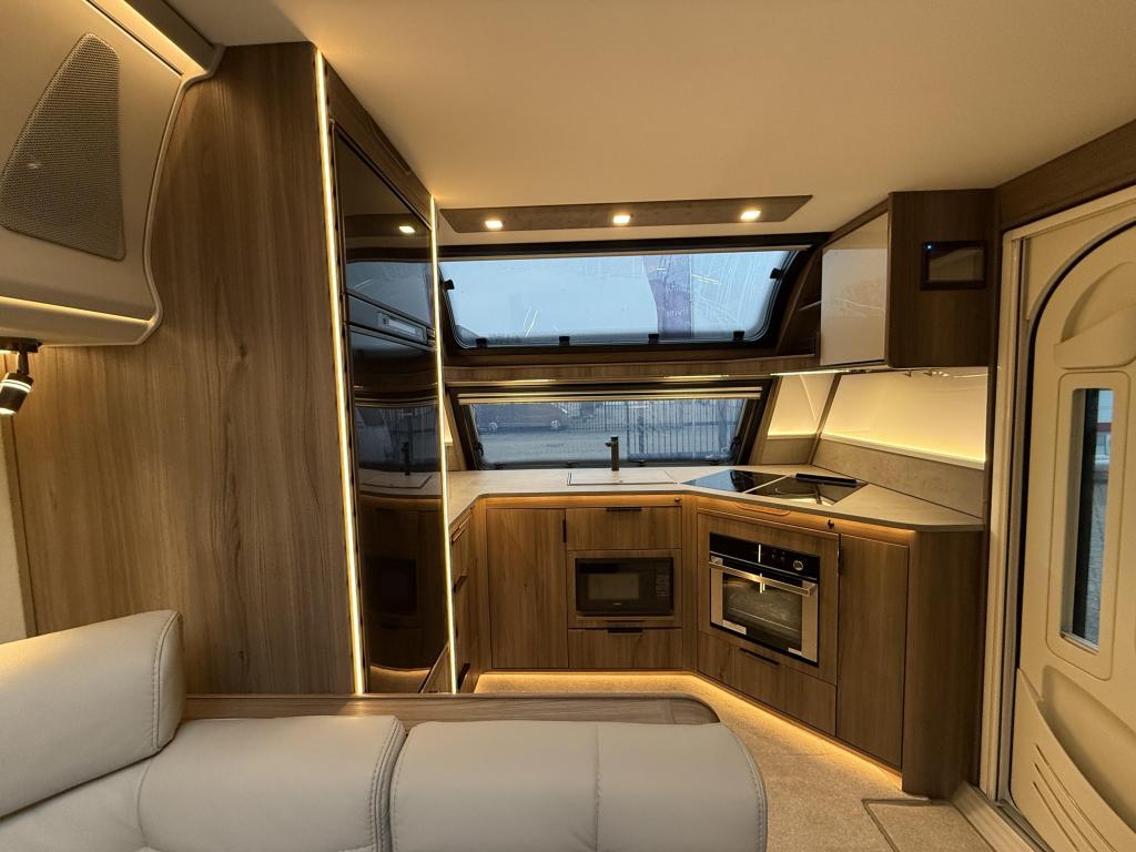 Kabe Imperial 880 TDL FK E8, Caravans en Kamperen, Caravans, Overige typen, Rondzit, Bedrijf, Kabe