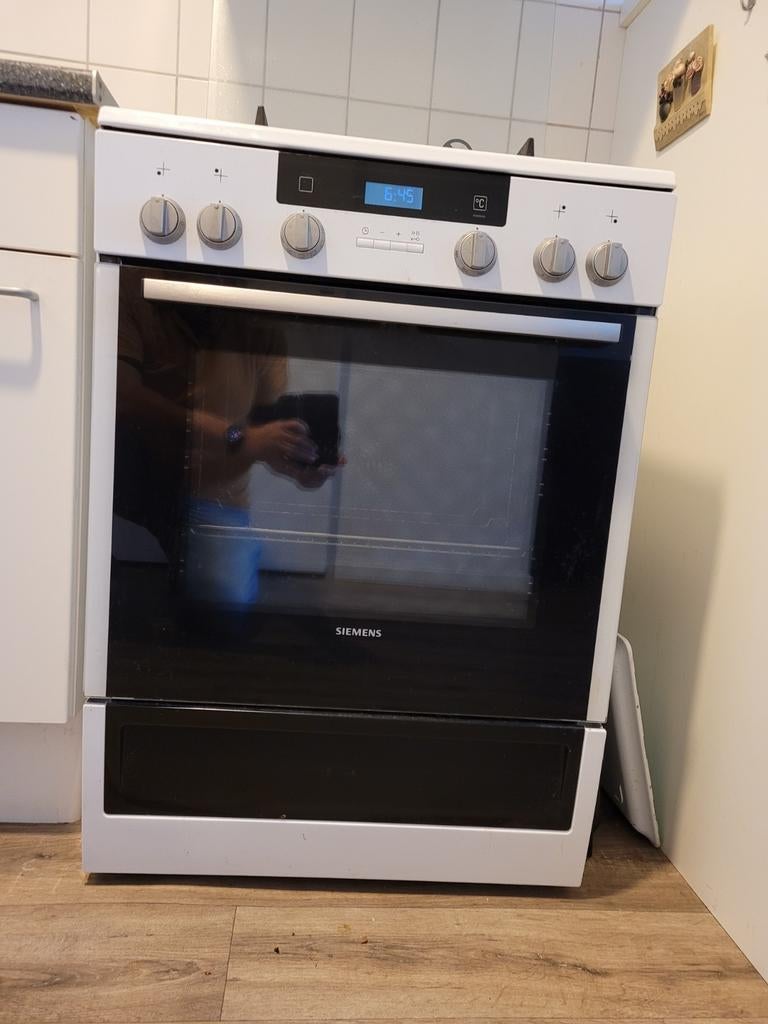 Siemens gasfornuis., Witgoed en Apparatuur, Fornuizen, Ophalen, 4 kookzones, Gas, Vrijstaand