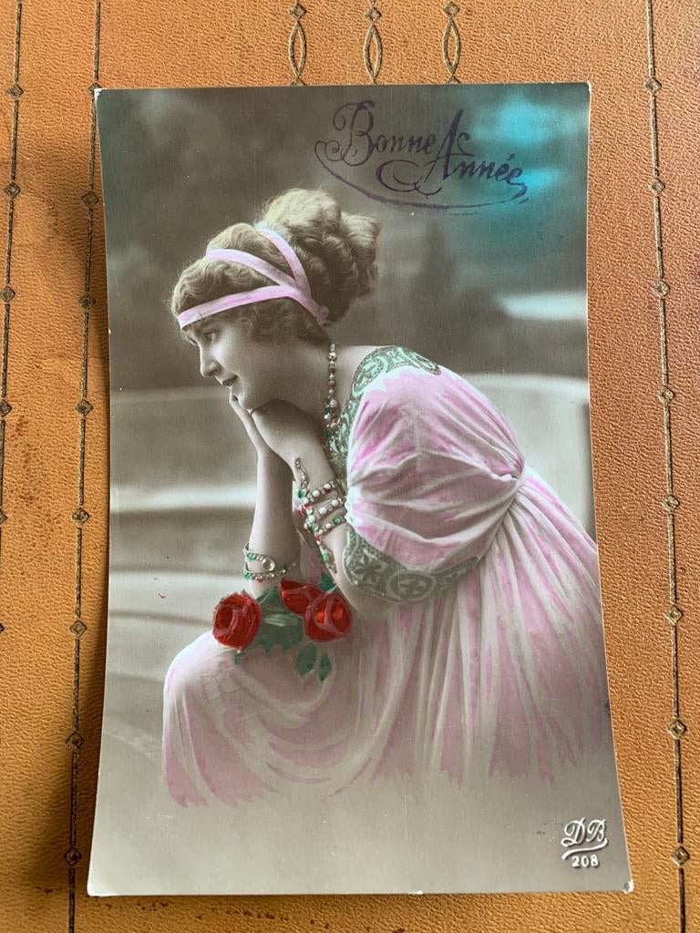 Bonne Année - dame in roze jurk, Ophalen of Verzenden, 1920 tot 1940, Gelopen, Feest(dag)