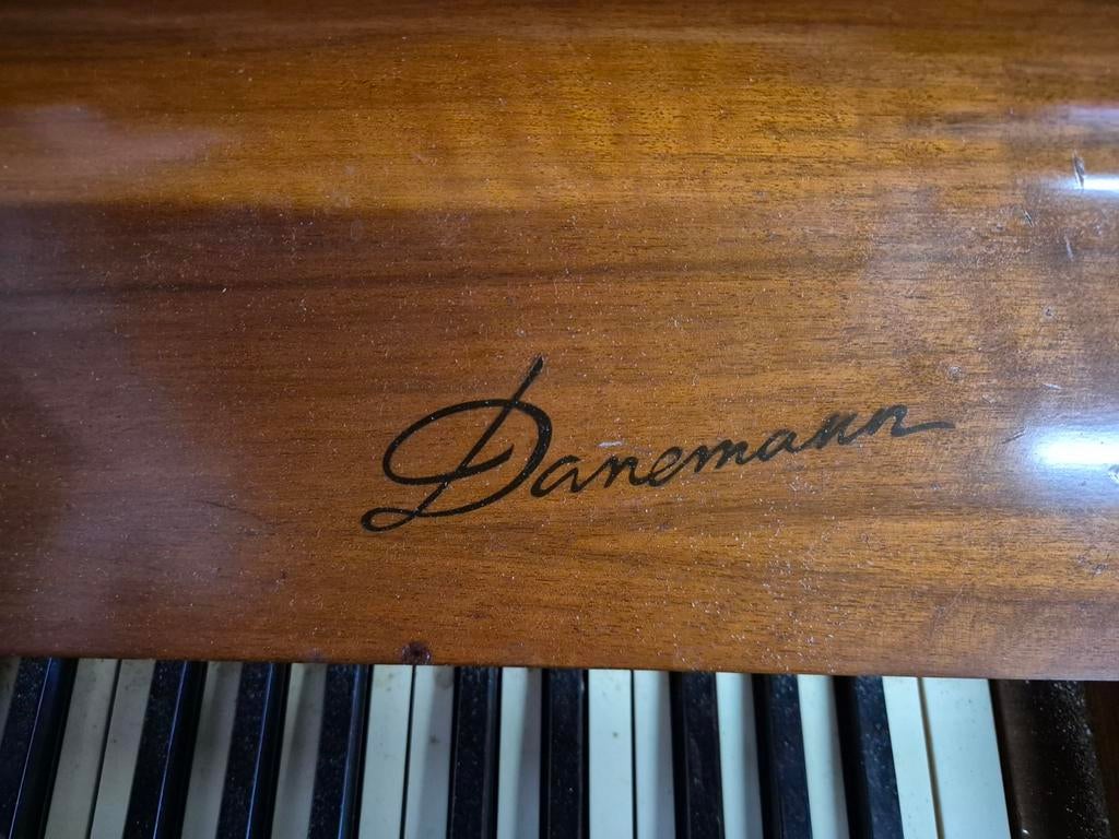 Gratis piano (kan geladen worden), Ophalen, Gebruikt, Bruin, Piano