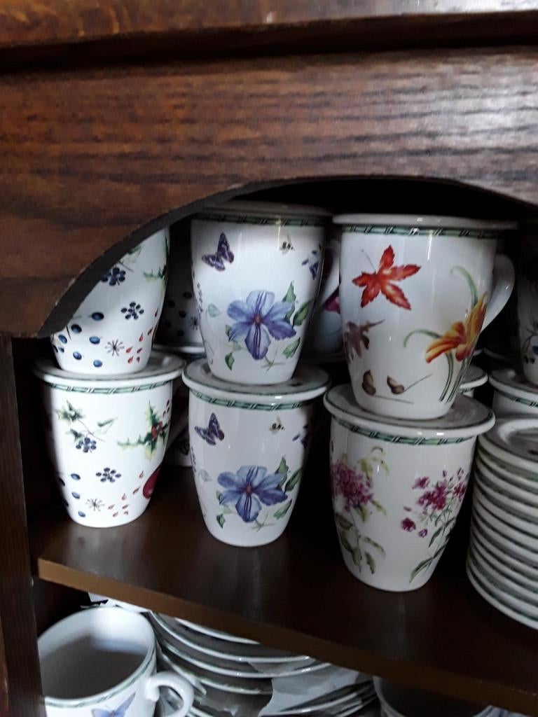 Janneke Brinkman fruit en flowers, vlinders, maanden vh jaar, Ophalen of Verzenden, Zo goed als nieuw, Overige stijlen, Kop(pen) en/of Schotel(s)