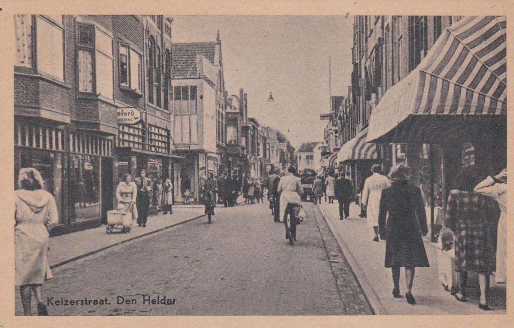 den helder  keizerstraat winkels volk enz  1947, Verzamelen, Ansichtkaarten | Nederland, Noord-Brabant, Voor 1920, Ophalen of Verzenden