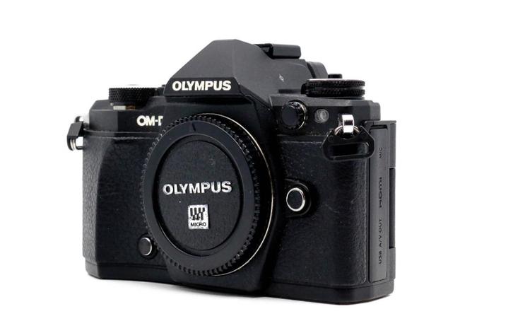 Olympus OM-D E-M5 Mark II Body + Rokinon 12mm f/2.0 topstaat, Audio, Tv en Foto, Fotocamera's Digitaal, Zo goed als nieuw, Compact