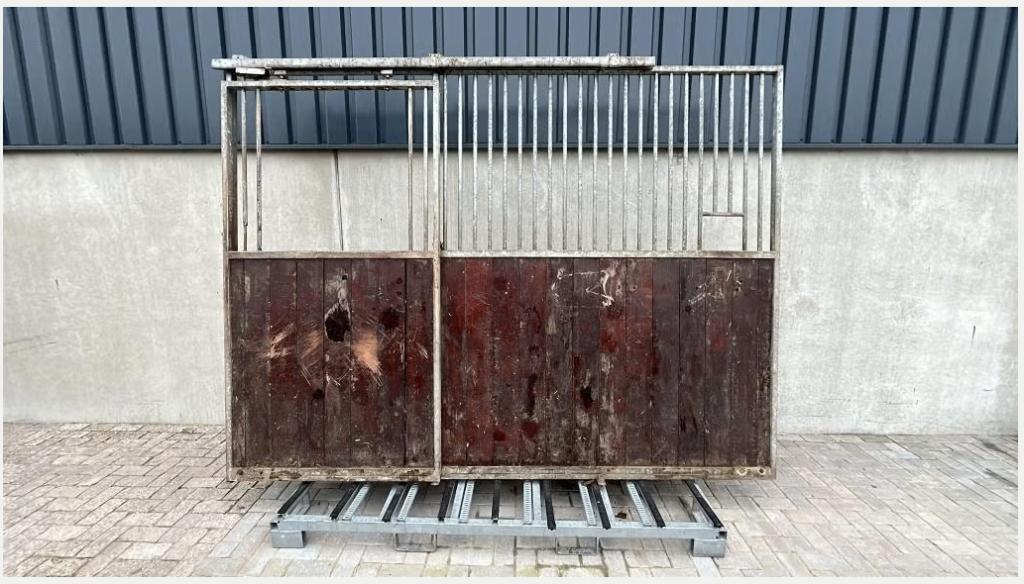 Voorwand met schuifdeur | 3000 x 2250 mm. | Gebruikt, Weidegang, 4 paarden of pony's of meer