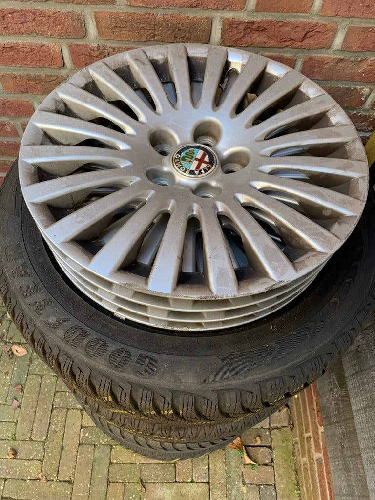 Velg met winterband en wieldop, Ophalen, Gebruikt