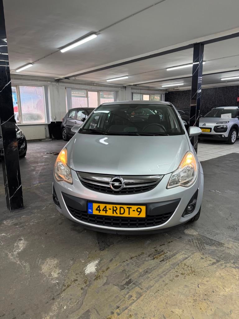 Opel Corsa 1.4-16V Cosmo vol Automaat | stoel en stuur verwa, Auto's, Opel, 101 pk, Gebruikt, 1398 cc, 4 cilinders
