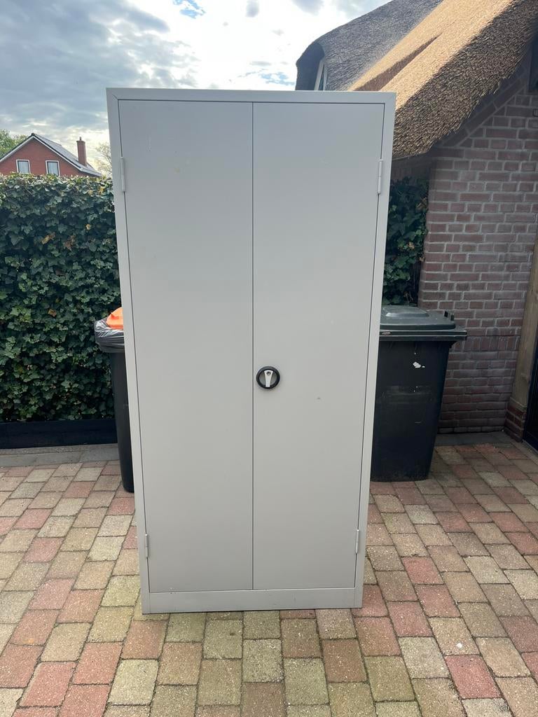 Hele nette stalen kast, Ophalen, Gebruikt, Meerdere deuren, 50 tot 100 cm