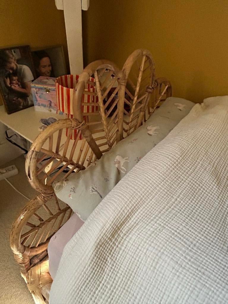 Rotan eenpersoonsbed voor meidenkamer, Ophalen, Overige materialen, Gebruikt, Eenpersoons