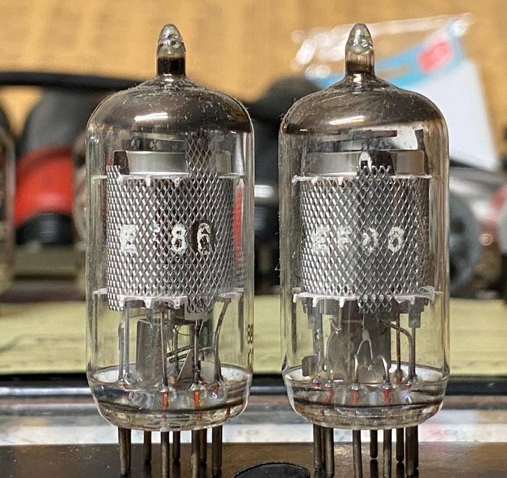 EF86 Brussel Belgie 6CF8  6BK8   Z729   6F22   CV2901, Audio, Tv en Foto, Buizenversterkers, Buis of Buizen, Ophalen of Verzenden