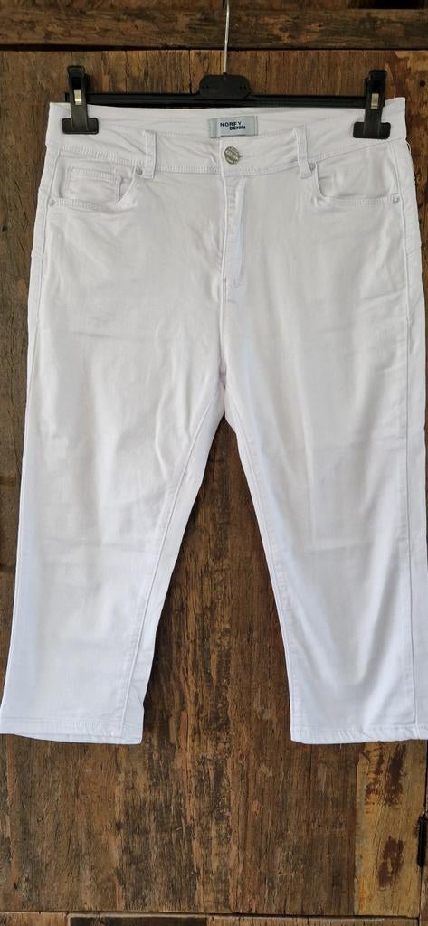 Witte capri, driekwart broek
Norfy denim, Maat 38/40 (M), Wit, Ophalen of Verzenden, Zo goed als nieuw