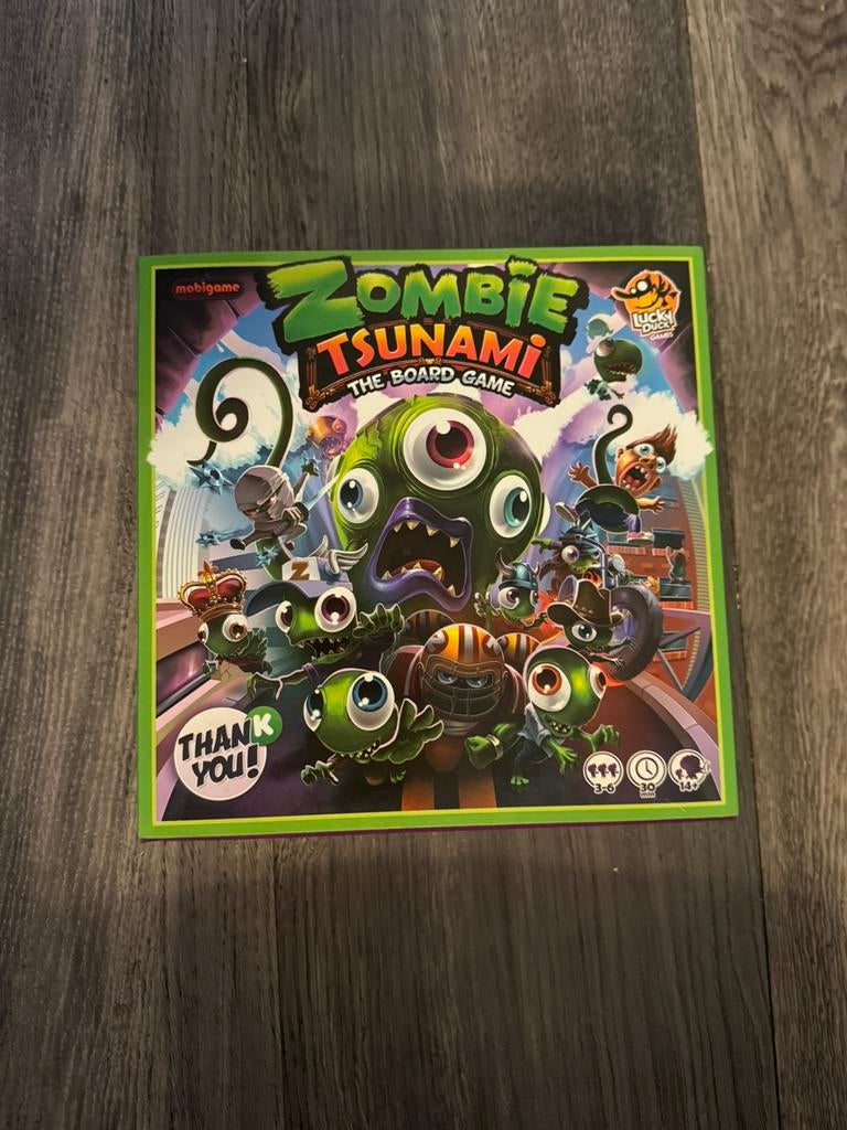 Zombie tsunami, Ophalen of Verzenden, Zo goed als nieuw