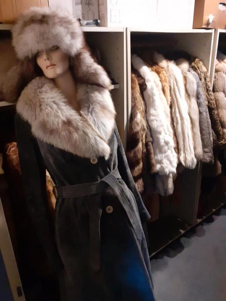 Lange grijze suede bontjas bont jas +echte blauwvos kraag 36, Kleding | Dames, Jassen | Winter, Zo goed als nieuw, Maat 36 (S)