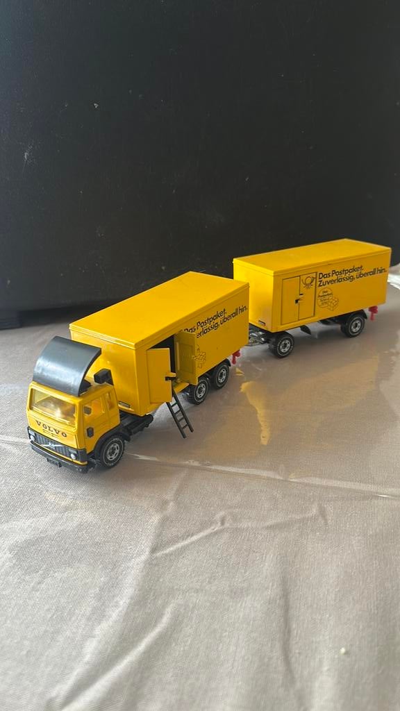 Siku 3714 Volvo F7 Turbo met aanhanger Das Postpakket, Ophalen of Verzenden, Gebruikt