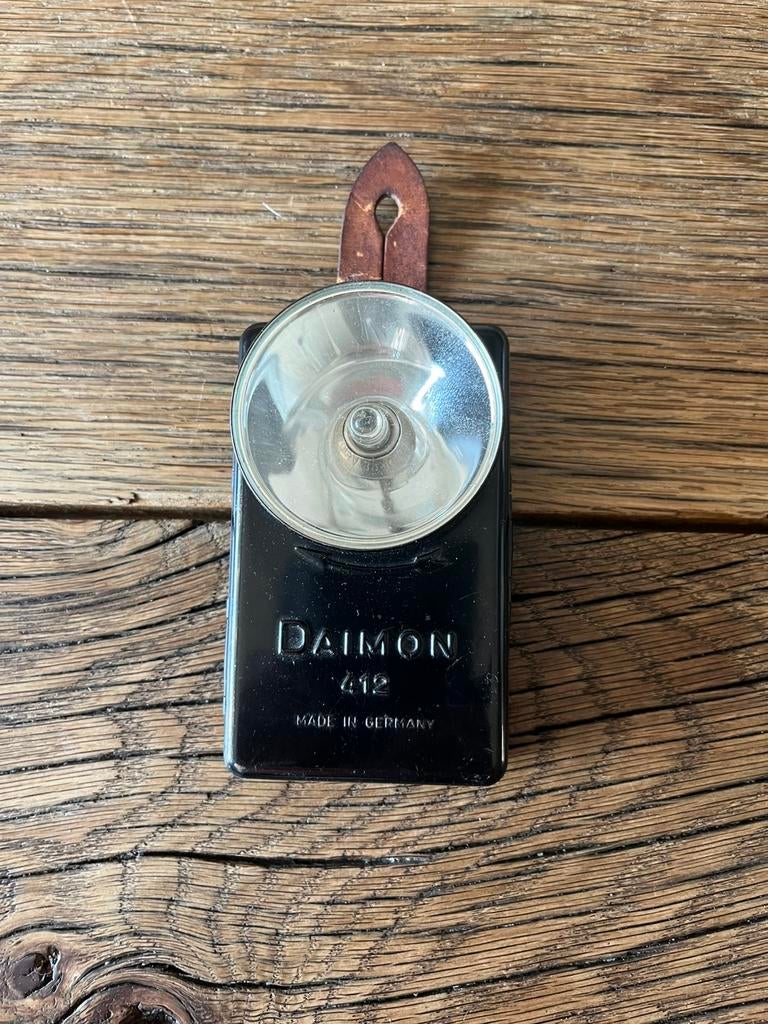 Zaklamp Daimon 412 ww2?, Verzamelen, Militaria | Tweede Wereldoorlog, Ophalen of Verzenden, Landmacht, Duitsland, Overige typen