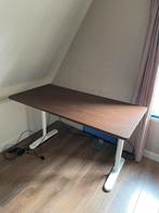 Ikea Bureau: Bekant onderstel, Idasen walnoot blad (140x70), Ophalen, In hoogte verstelbaar, Gebruikt, Bureau