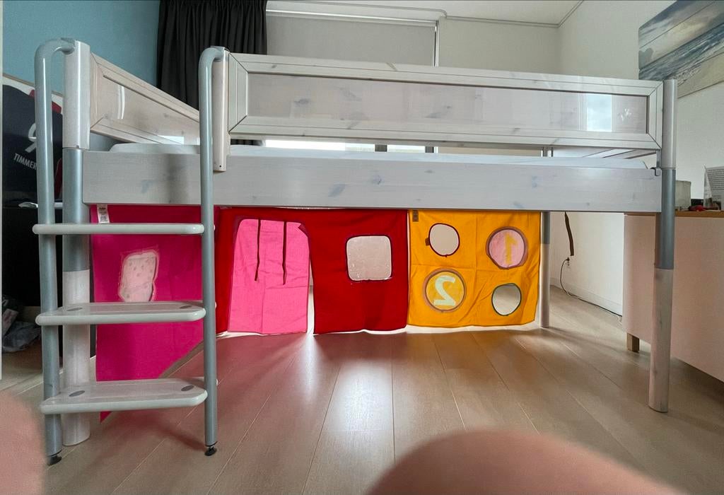 Flexa hoogslaper met speelgordijnen, Kinderen en Baby's, Kinderkamer | Bedden, Ophalen, 85 tot 100 cm, Gebruikt, Lattenbodem