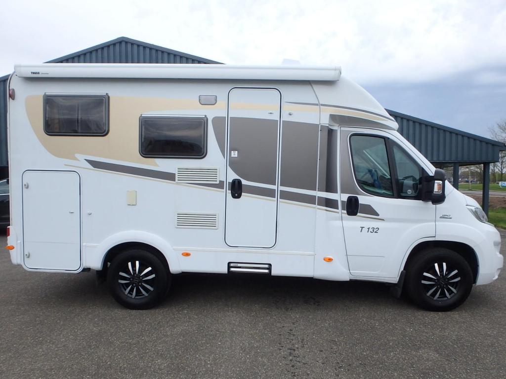 Carado T132 Compact en in nieuwstaat, Caravans en Kamperen, Campers, Ringverwarming, Fiat, Tot en met 2, Bedrijf