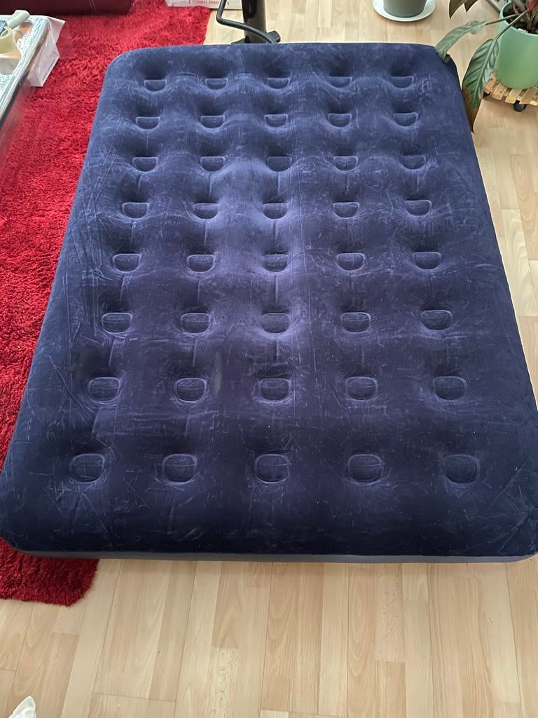 Luchtbed Bestway 180x130 met pomp, Ophalen of Verzenden, Zo goed als nieuw, 1-persoons