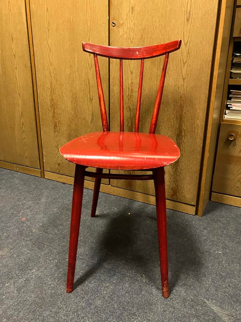 Twee rode vintage spijlen stoelen, Antiek en Kunst, Antiek | Meubels | Stoelen en Banken, Ophalen