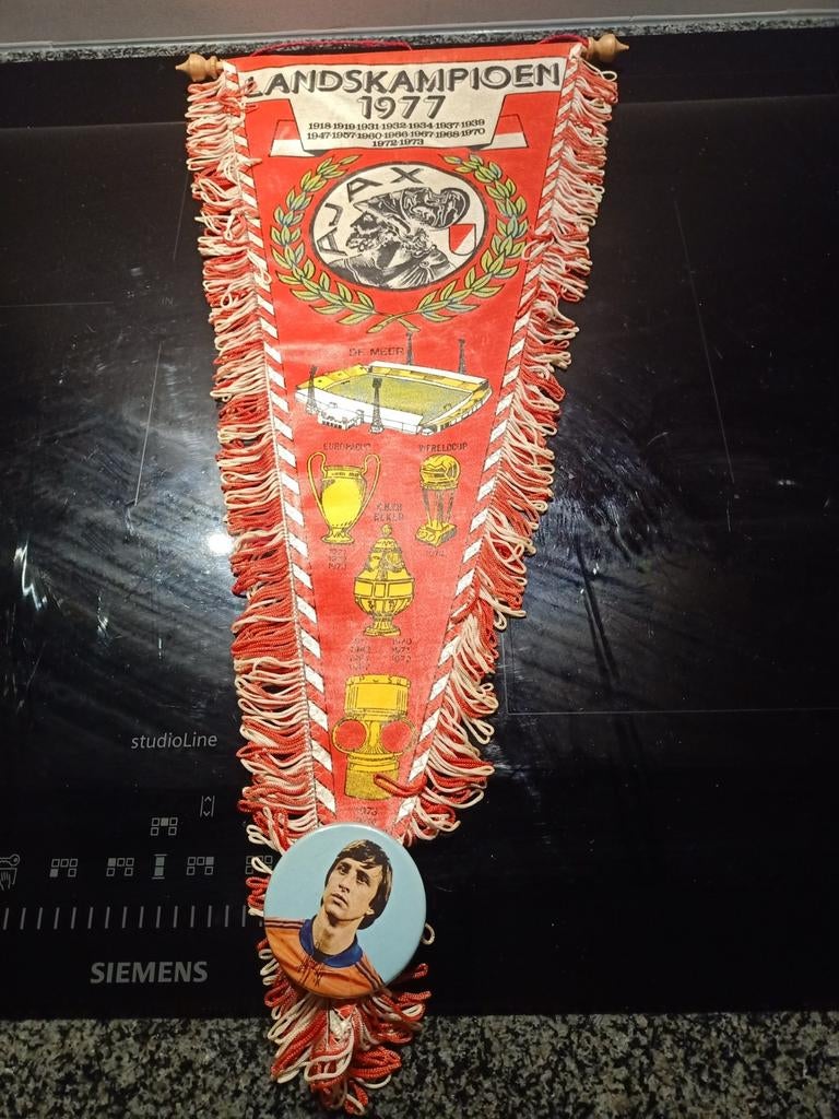 Ajax Landskampioen 1977 vaantje met speld, Ophalen of Verzenden, Gebruikt, Ajax, Vaantje of Sjaal