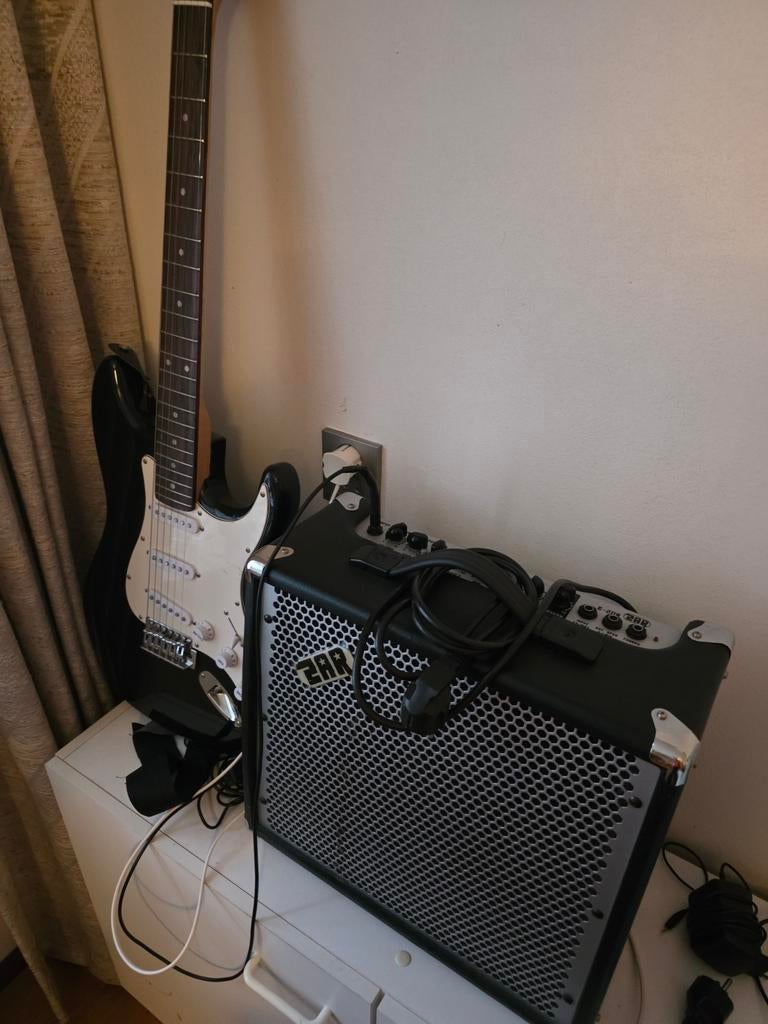 C.Giant elektrische gitaar met versterker, Muziek en Instrumenten, Ophalen