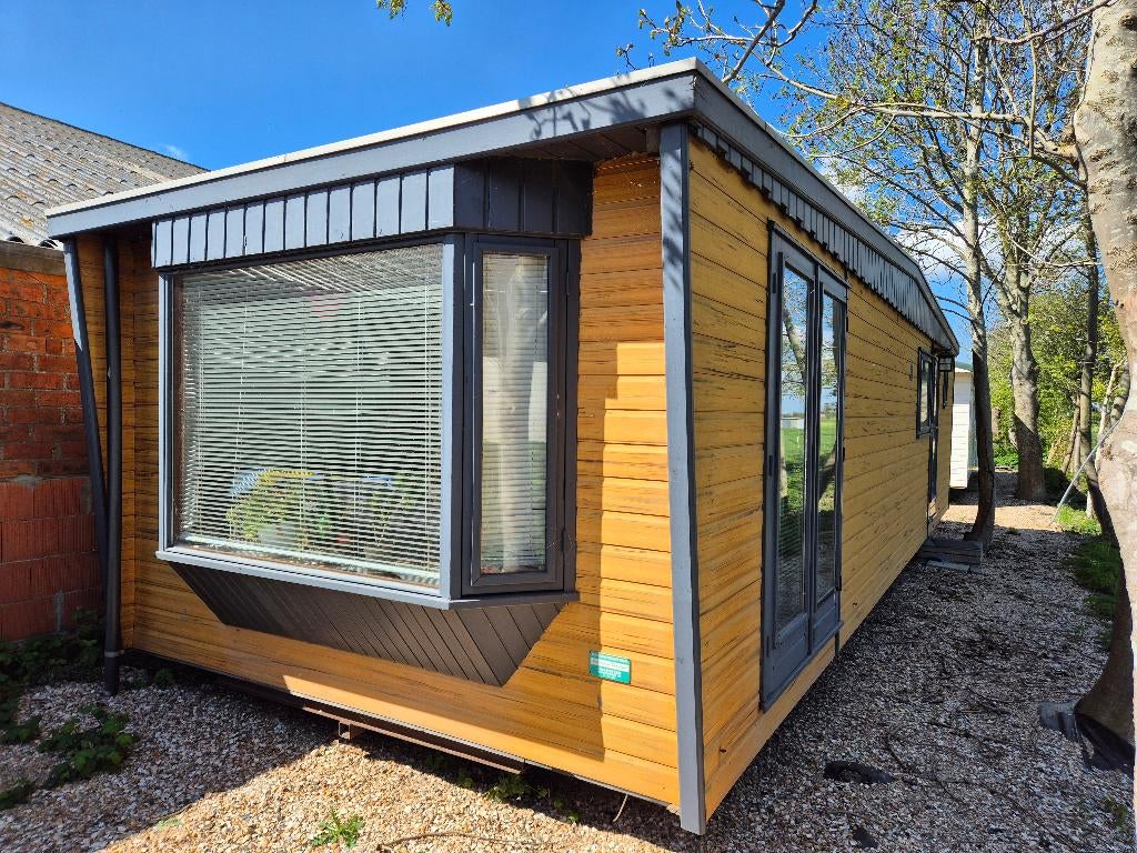 Houtkleurig chalet 11 x 3,5 meter, Caravans en Kamperen, Stacaravans, Tot en met 4